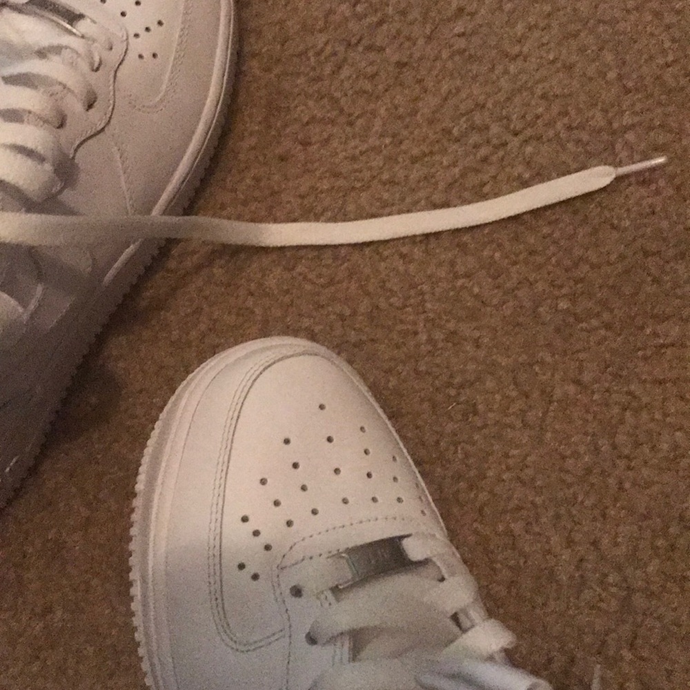 Woman’s Nike Air Force 1s 07 mid || size 7.5